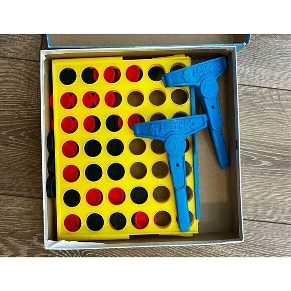 The Original Game of Connect 4 by Milton Bradley Hasbro 2006 Complete - Picture 3 of 3